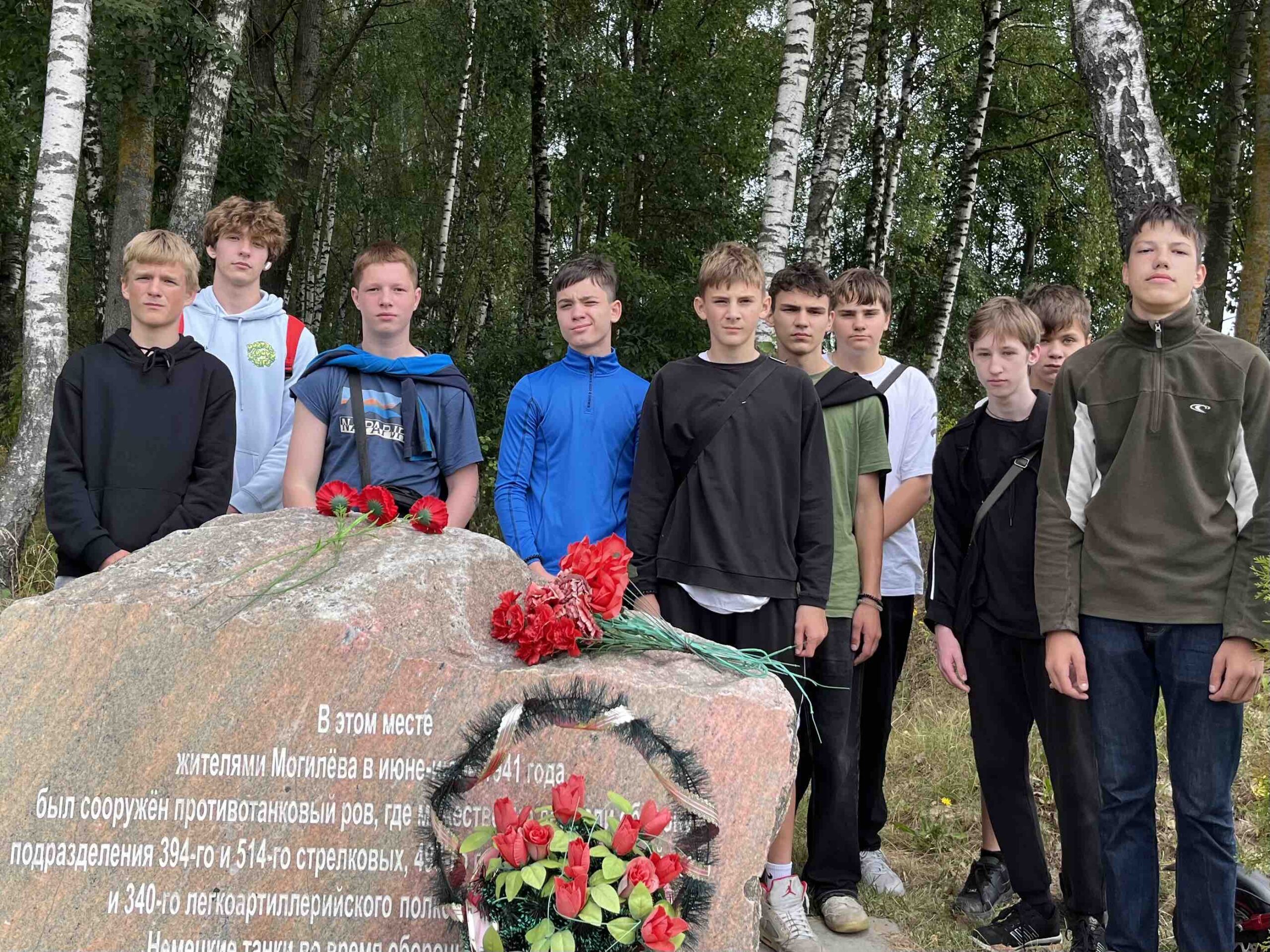Студенческий сервисный отряд «Полет-2» имени героя Советского Союза Кулагина Андрея Михайловича посетил Памятный знак